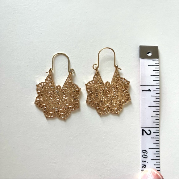 Gold Tone Boho Hippie Hoop Costume Jewelry Earrings NWOT - Picture 3 of 6